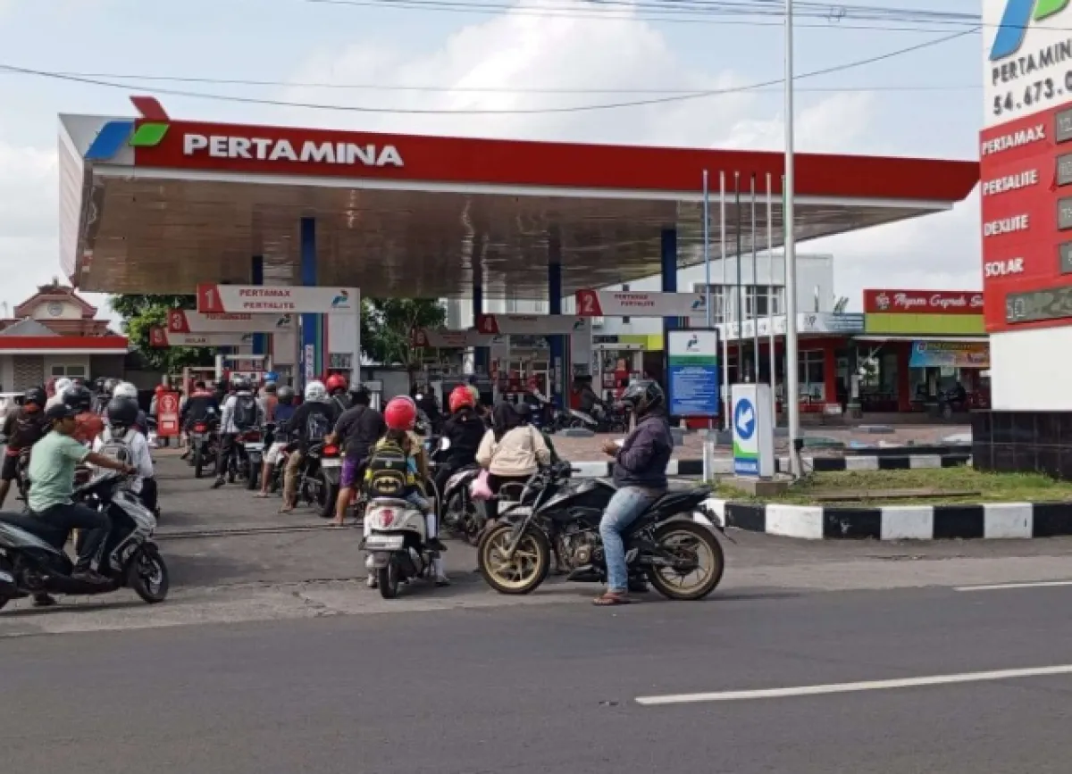 Fenomena Antrean Panjang di SPBU, Pemkab Lumajang Pastikan Distribusi BBM Lancar