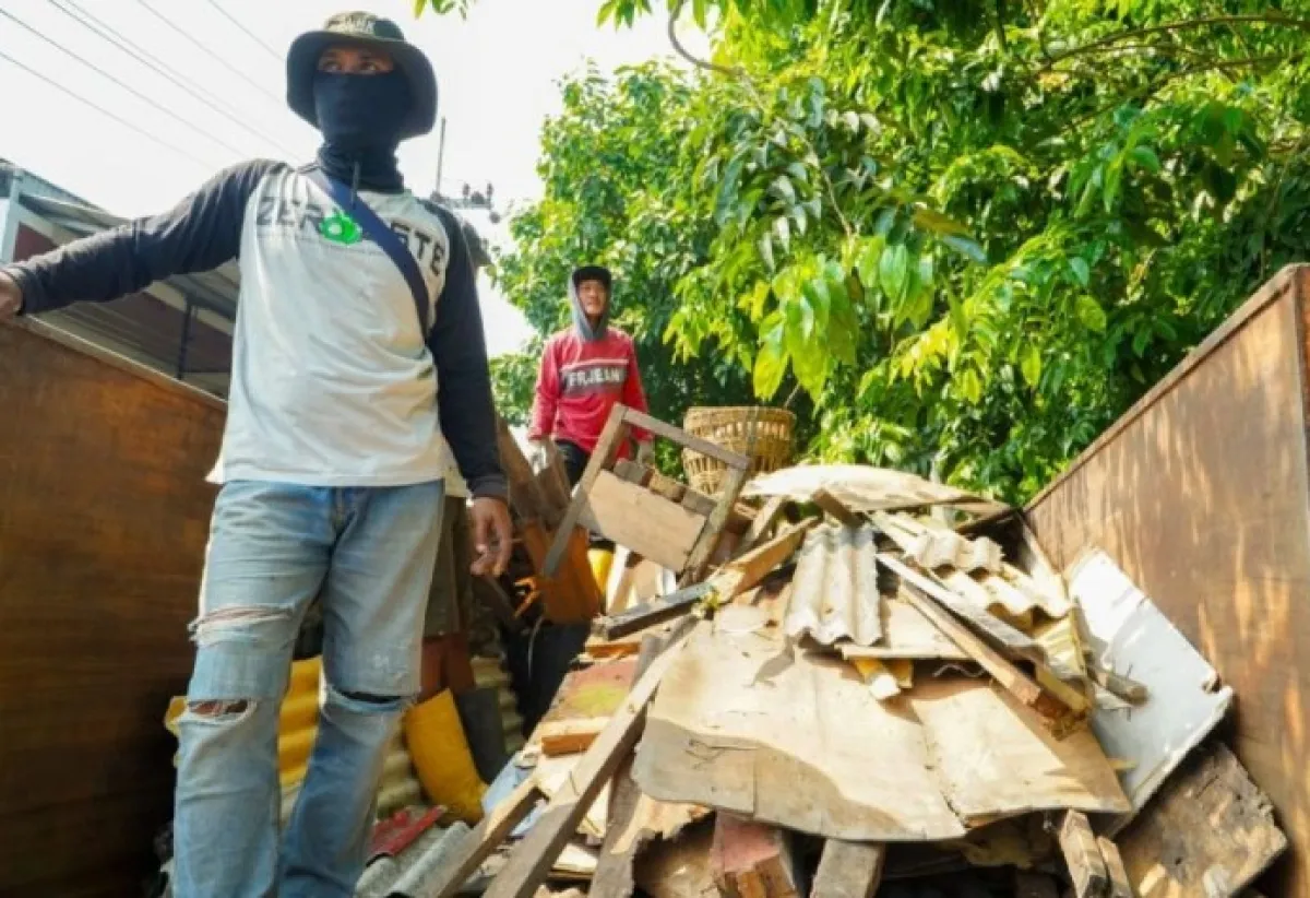 Kembalikan Fungsi Jalan, Pemkab Sidoarjo Tertibkan 67 Bangunan Liar di ‘Frontage’ Waru-Buduran