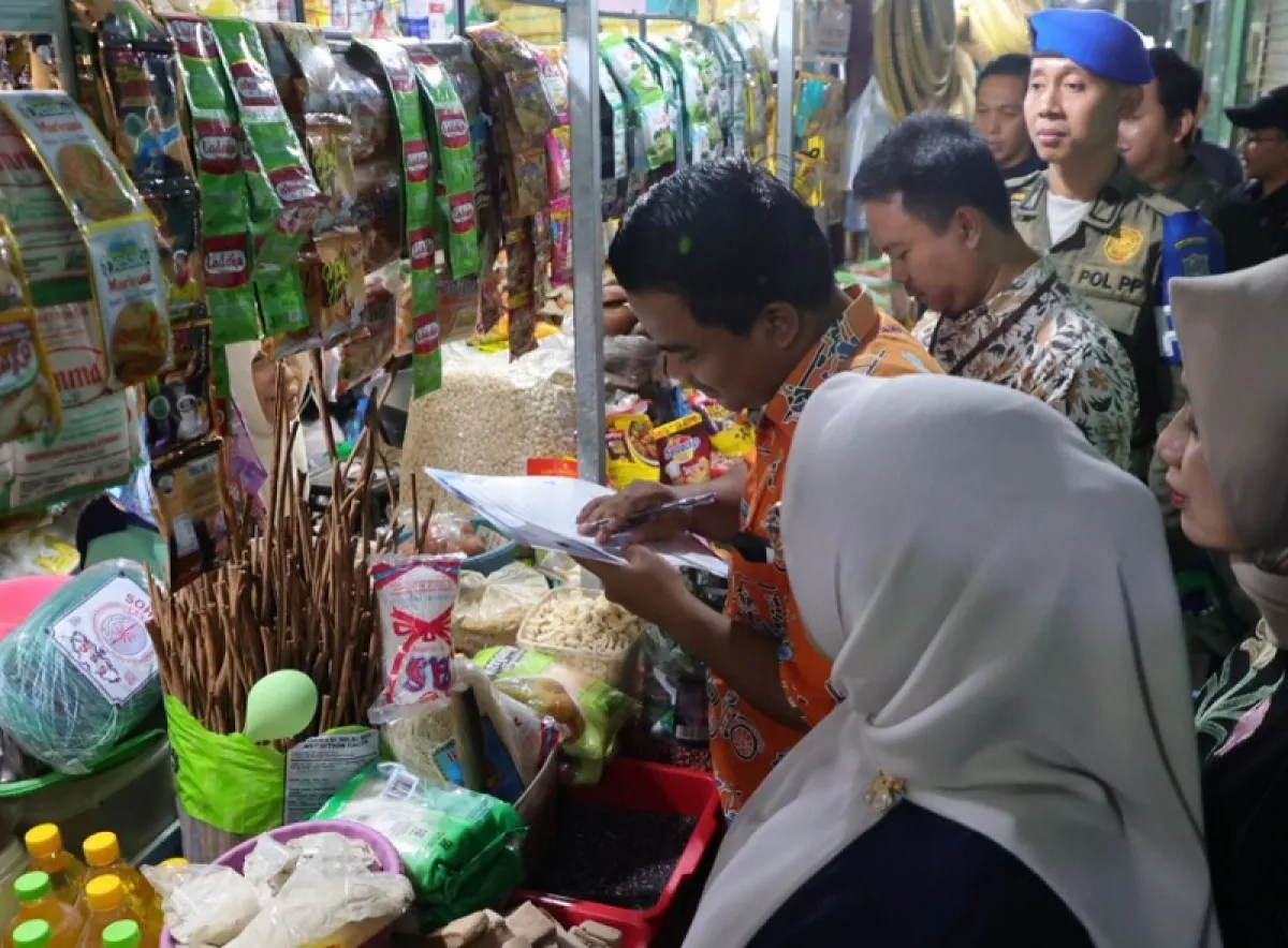 Kendalikan Harga Bapokting, Pemkot Gelar Sidak di Lima Stand Pasar di Surabaya