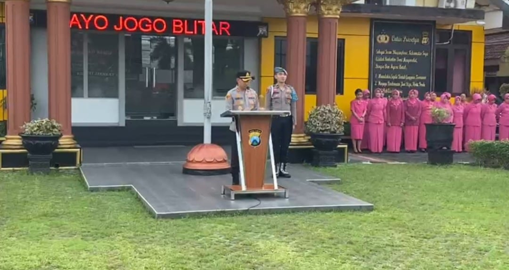 Sertijab pejabat Kasat Res.Koba dari AKP Rokhani SH kepada Iptu Bambang Dwi Wahyono SH. SP/ Lestariono