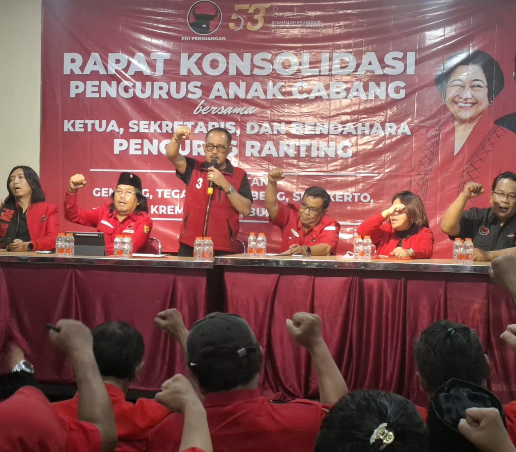 Foto: Ketua DPC PDI Perjuangan Surabaya Armuji yang juga Wakil Wali Kota Surabaya Rapat Konsolidasi Pengurus Anak Cabang (PAC) bersamaDewan Pimpinan Cabang (DPC) PDI Perjuangan Kota Surabaya