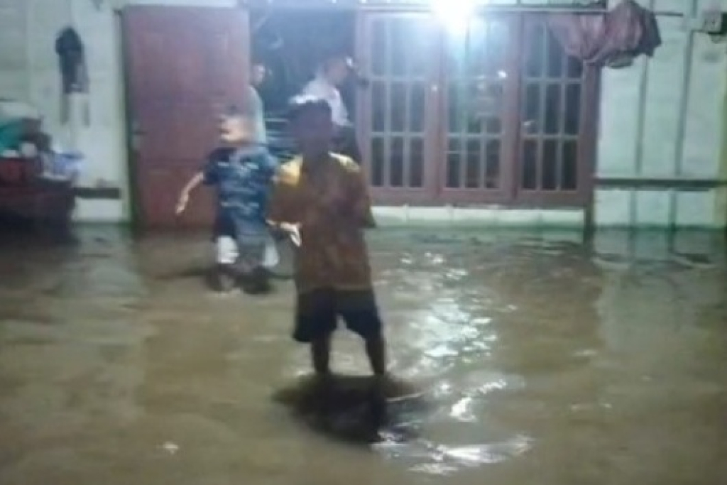 Rumah warga RT 04 Desa Ngunut Kecamatan Dander Kabupaten Bojonegoro kebanjiran. SP/ BJN