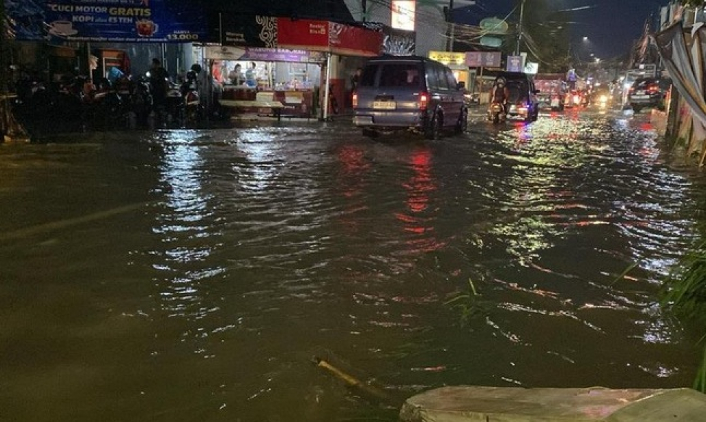Sebanyak 16 titik di Jember tergenang banjir akibat diguyur hujan deras. SP/ JBR