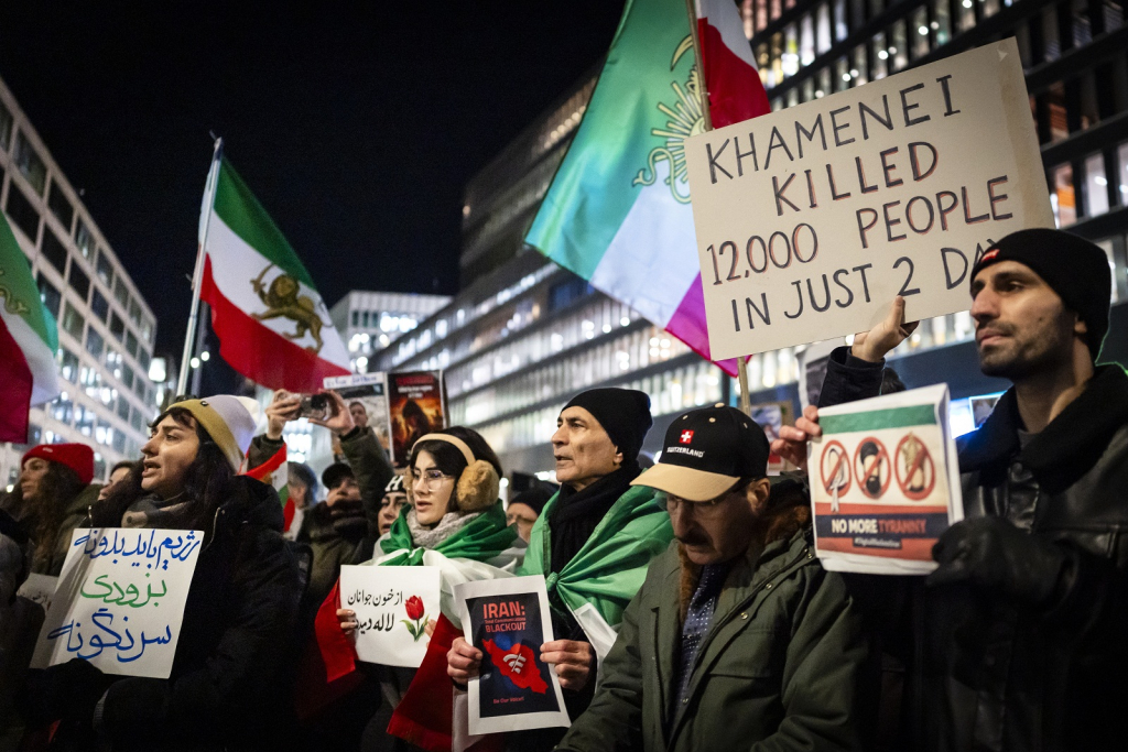 Pemimpin Tertinggi Iran, Ayatollah Ali Khamenei, mengatakan aktor-aktor yang terkait dengan Amerika Serikat (AS) dan Israel bertanggung jawab atas pembunuhan 'beberapa ribu' orang selama protes.