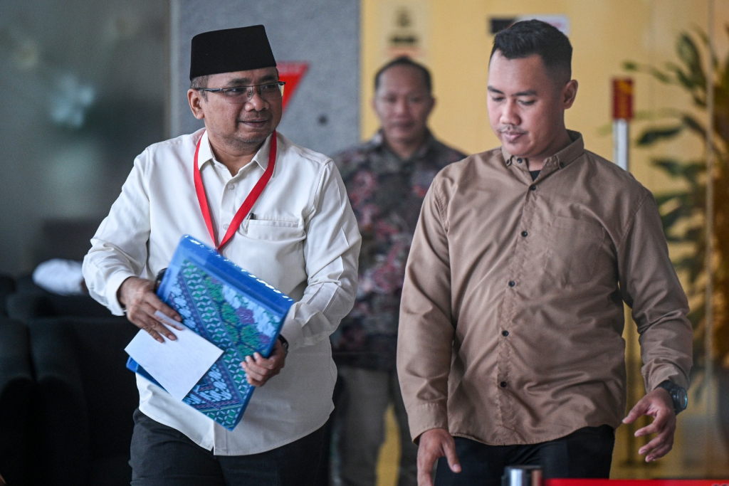 Mantan Menteri Agama (Menag) Yaqut Cholil Qoumas , resmi ditetapkan sebagai tersangka. Dia diduga terlibat kasus dugaan korupsi kuota haji tahun 2024.