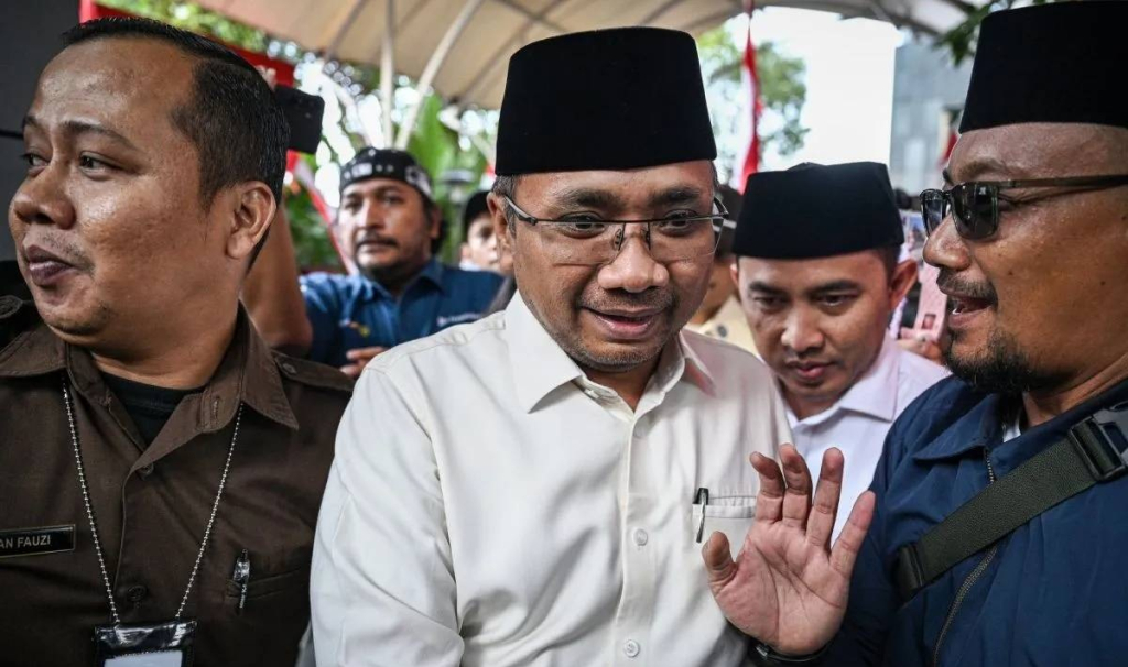 Eks Menteri Agama Yaqut Cholil Qoumas, ditetapkan tersangka KPK terkait dugaan korupsi kuota haji 2024.