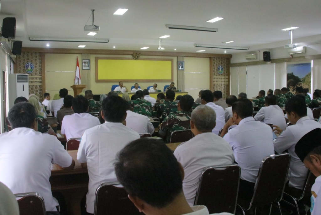 Koordinasi Satgas KDKMP saat melakukan Rapat Koordinasi Percepatan Pengembangan KDKMP di Ponorogo, Jawa Timur. SP/ PNG