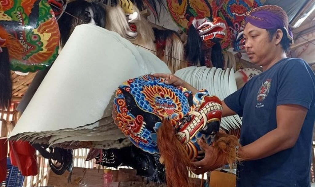 Perajin Barongan Jaranan di Kota Blitar, Tetap Eksis di Masa Kini. SP/ BLT