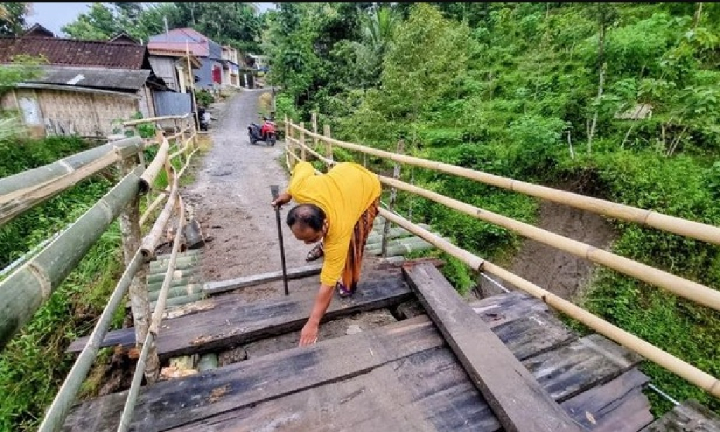 Salah satu jembatan yang rusak di Ponorogo, Jawa Timur. SP/ PNG
