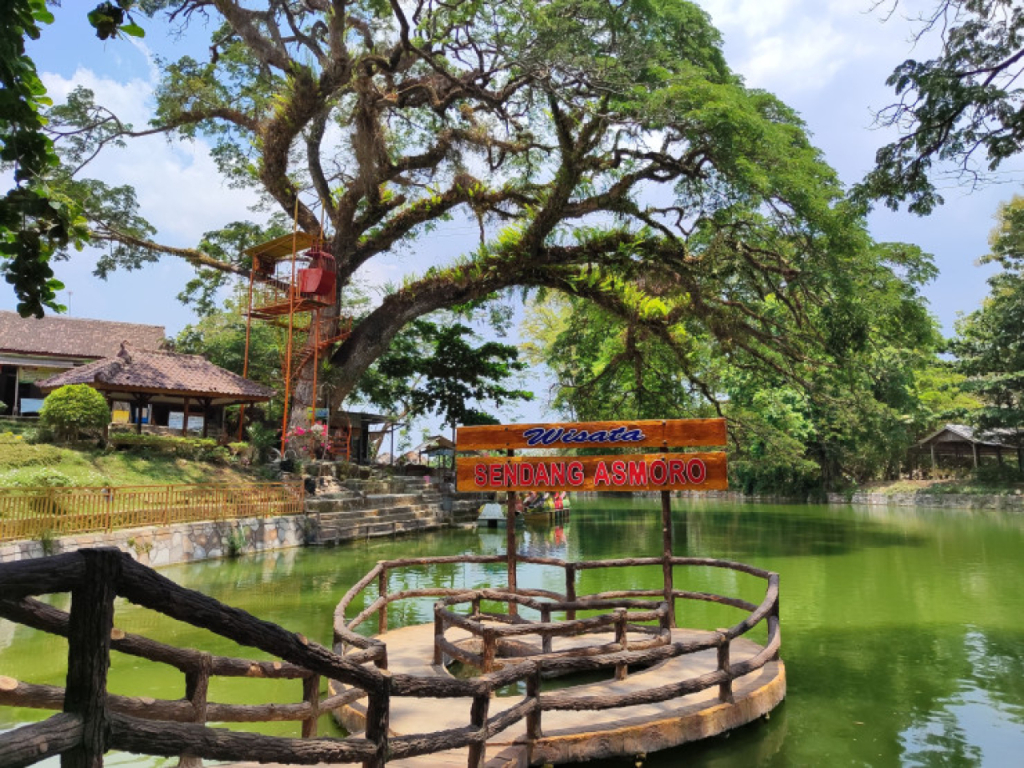 Destinasi Wisata Tuban, Sendang Asmoro Cocok untuk Liburan Keluarga. SP/ TBN
