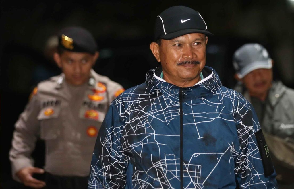 Momen Wali Kota Madiun Maidi di Gedung KPK usai ditangkap terkait korupsi tangkap tangan.