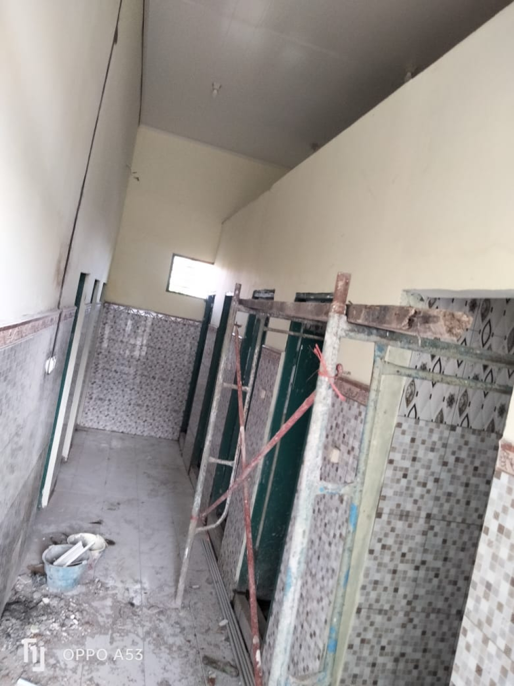 Salah satu bagian kamar mandi yang dikebut pekerjaannya. SP/HDK