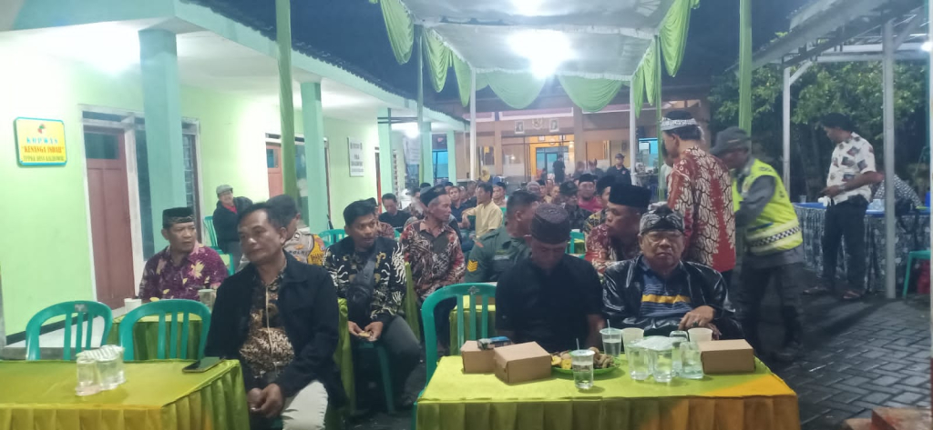 Pemerintahan desa Kalidawir kecamatan Tanggulangin turut berperan aktif menyambut bulan Ruwah dengan melakukan sedekah bumi, dengan menggelar pagelaran wayang kulit. SP/ HIKMAH