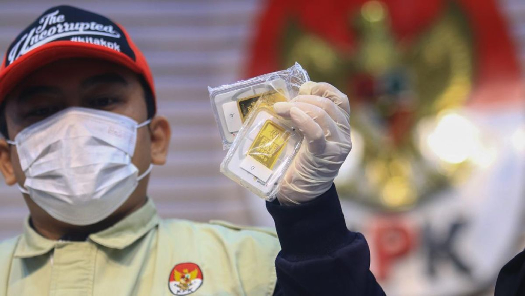 KPK menetapkan enam orang tersangka dalam kasus dugaan suap terkait importasi importasi barang di Direktorat Jenderal Bea dan Cukai dan penerimaan gratifikasi.