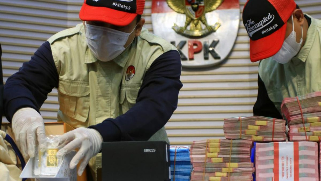 KPK menunjukkan sjeumlah barang bukti senilai Rp 40,5 miliar dalam kasus dugaan korupsi importasi bea cukai.