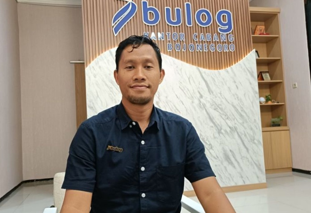 Pimpinan Cabang Bulog Cabang Bojonegoro Ferdian D. Atmaja. SP/ PNG