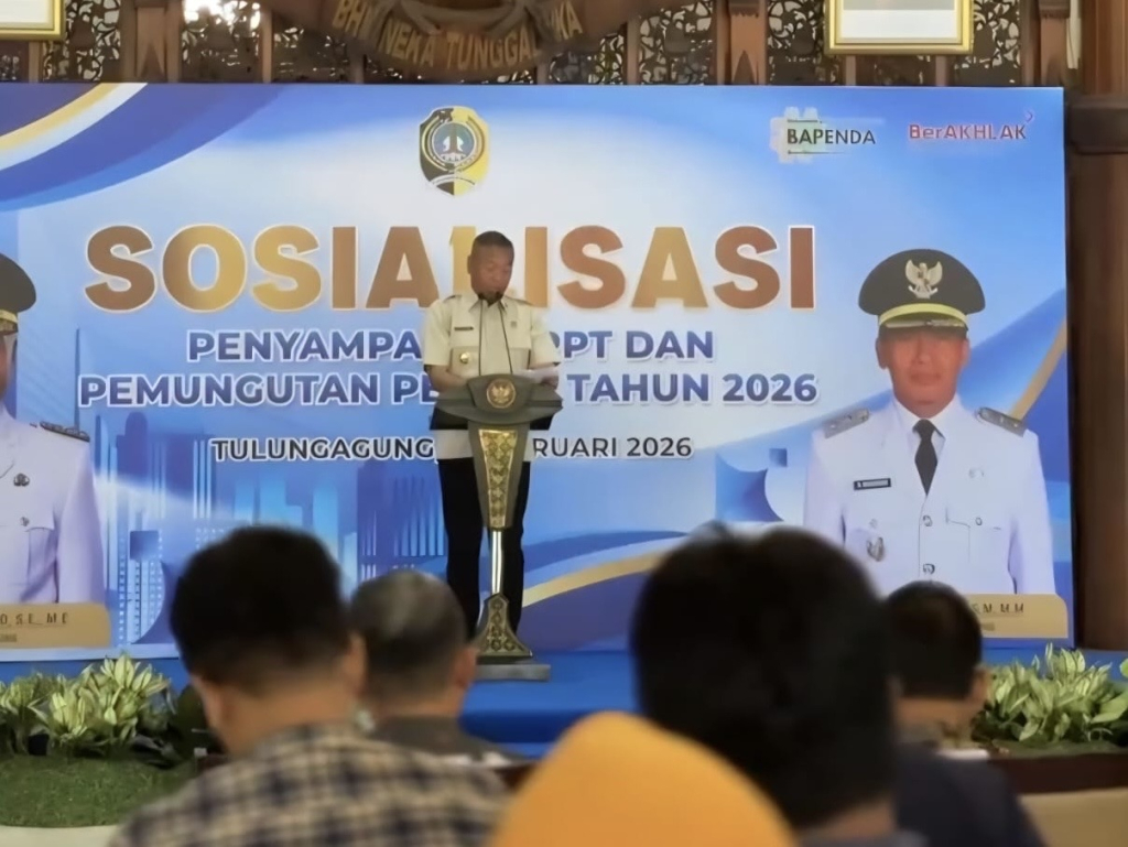 Gatut Sunu saat memberikan arahan dalam kegiatan sosialisasi SPPT dan PBB-P2 2026 di Pendopo Tulungagung