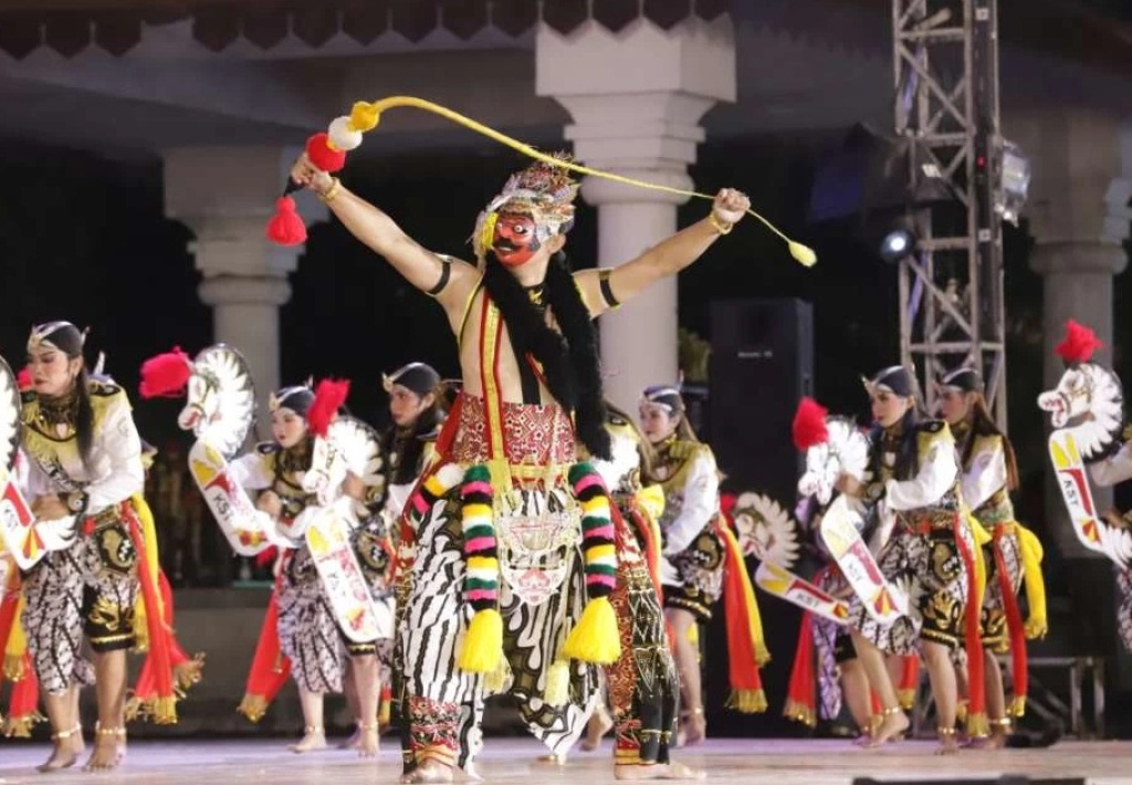 Penari Reog Ponorogo tampil dalam Festival Nasional Reog Ponorogo (FNRP) di Ponorogo. SP/ PNG