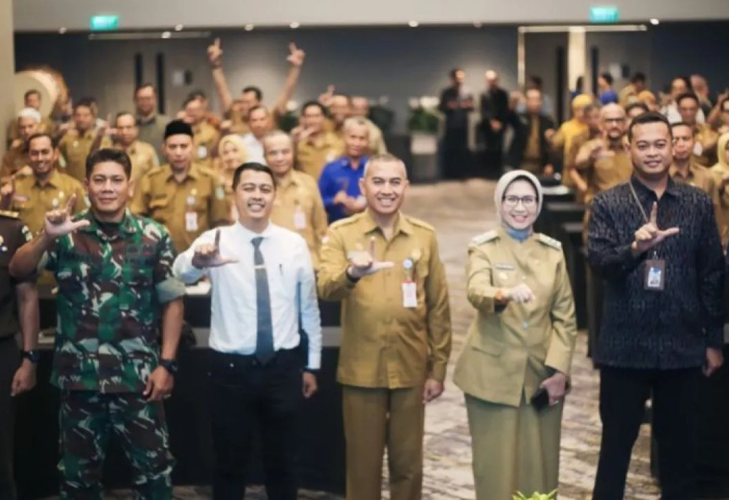 Bupati Lumajang Indah Amperawati dalam kegiatan High Level Meeting (HLM) Tim Percepatan Pertumbuhan Ekonomi Daerah (TP2ED) di Lumajang. SP/ LMJ