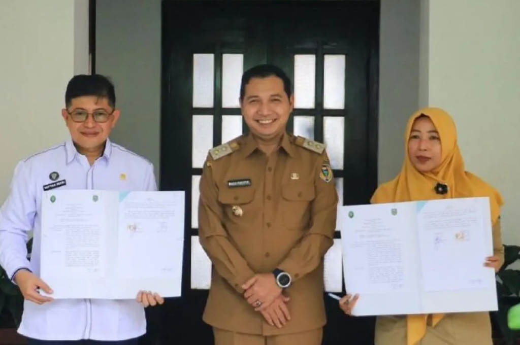 Kegiatan penandatanganan Perjanjian Kerja Sama (PKS) pembangunan SDM di bidang hukum islam yang disaksikan langsung oleh Plt Wali Kota Madiun F. Bagus Panuntun di Balai Kota Madiun. SP/ MDN