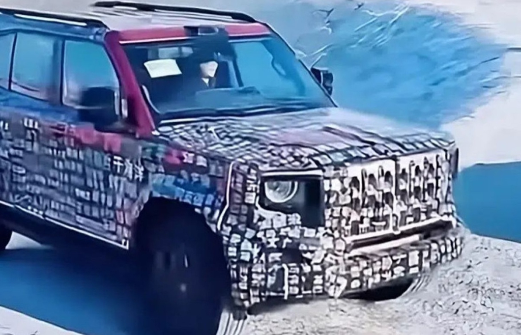 SUV offroad Hongqi. SP/ JKT