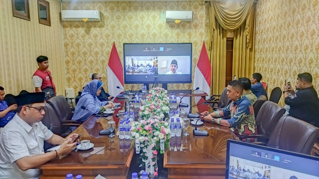 Rapat koordinasi bersama SBM Pertamina Jember dan Ketua DPC Hiswana Migas, Pj. Sekda, dan sejumlah pimpinan OPD di Wahyawibawagraha pada Kamis (5/3/2026). SP/ RIKO