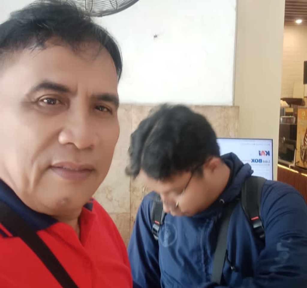 Riswanda Rangga Putra S.Si ASN pegawai BPOM yang bertugas di Kabupaten Bima, Propinsi Nusa Tenggara Barat, balik mudik setelah dari kampung halaman Orang tua. SP/ HIKMAH