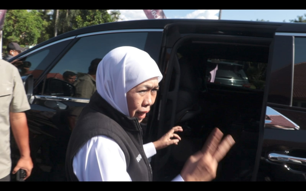 Gubernur Jawa Timur Khofifah Indar Parawansa usai kegiatan Sapa Bansos Amaliyah Ramadan 1447 H di Pendapa Muda Graha, Kamis (12/3/2026).