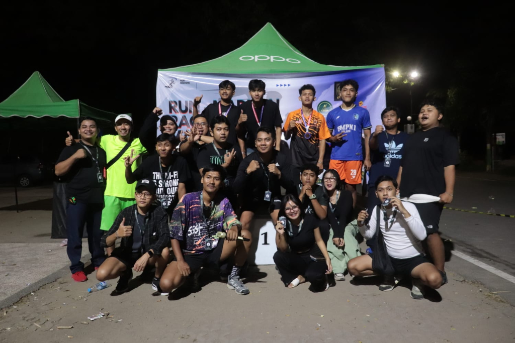 Ramadhan Run Race 2026 menjadi wadah bagi para pemuda untuk menyalurkan hobi lari sekaligus menghindari balap liar di jalan raya, di kawasan Taman Bantaran Kota Madiun, Sabtu (14/3/2026) dini hari.