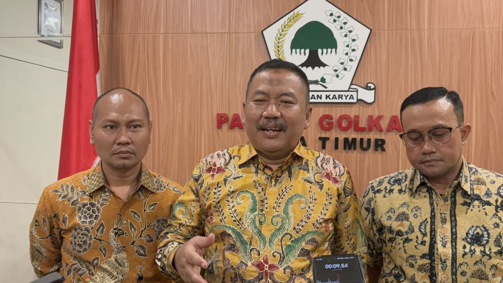 Ali Mufthi didampingi Blegur Prijanggono dan Eko Wahyudi . Foto : SP/Riko