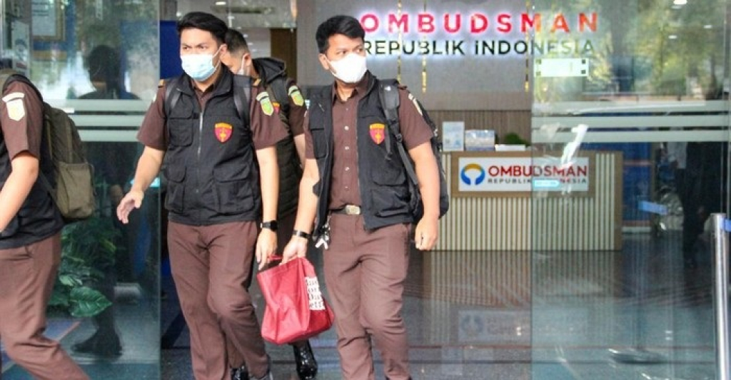 Kejaksaan Agung menggeledah Gedung Ombudsman RI, Senin (9/3). Penggeledahan terkait penyidikan dugaan suap dalam perkara vonis lepas korporasi minyak goreng.