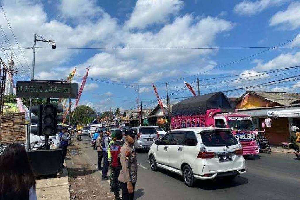 Ilustrasi. Sektor lalu lintas saat mudik lebaran yang dipenuhi pemudik. SP/ LMJ