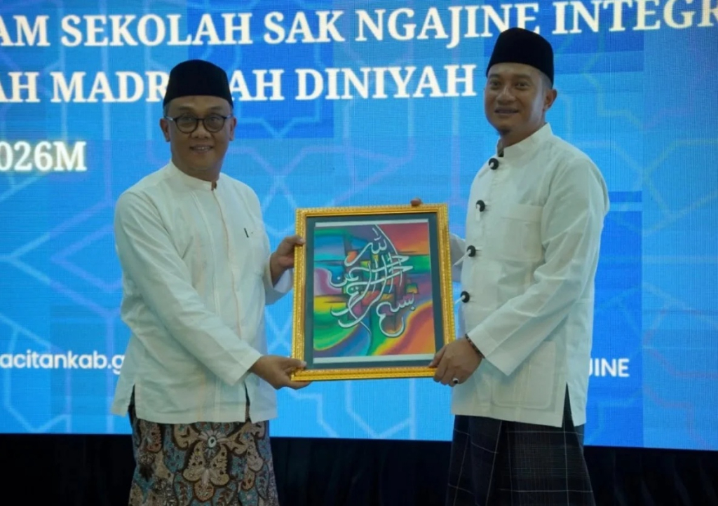 Pemerintah Kabupaten Pacitan meluncurkan program Sekolah Sak Ngajine (SSN) Integrasi Sekolah Madrasah Diniyah (Madin), seperti belajar baca Al Quran, pelajaran fiqih dan lain sebagainya. SP/ PCT