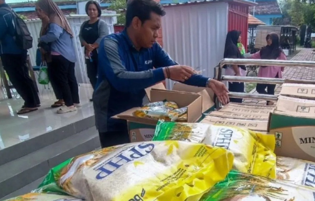 Kegiatan Gerakan Pangan Murah (GPM) Kota madiun di Kelurahan Josenan, Taman, Kota Madiun, Jawa Timur. SP/ MDN