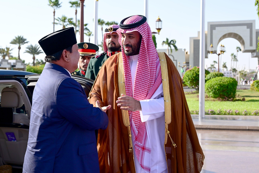 Putra Mahkota sekaligus Perdana Menteri Kerajaan Arab Saudi Mohammed bin Salman (MbS) dan Presiden Indonesia Prabowo Subianto membahas eskalasi militer di Timur Tengah melalui sambungan telepon.