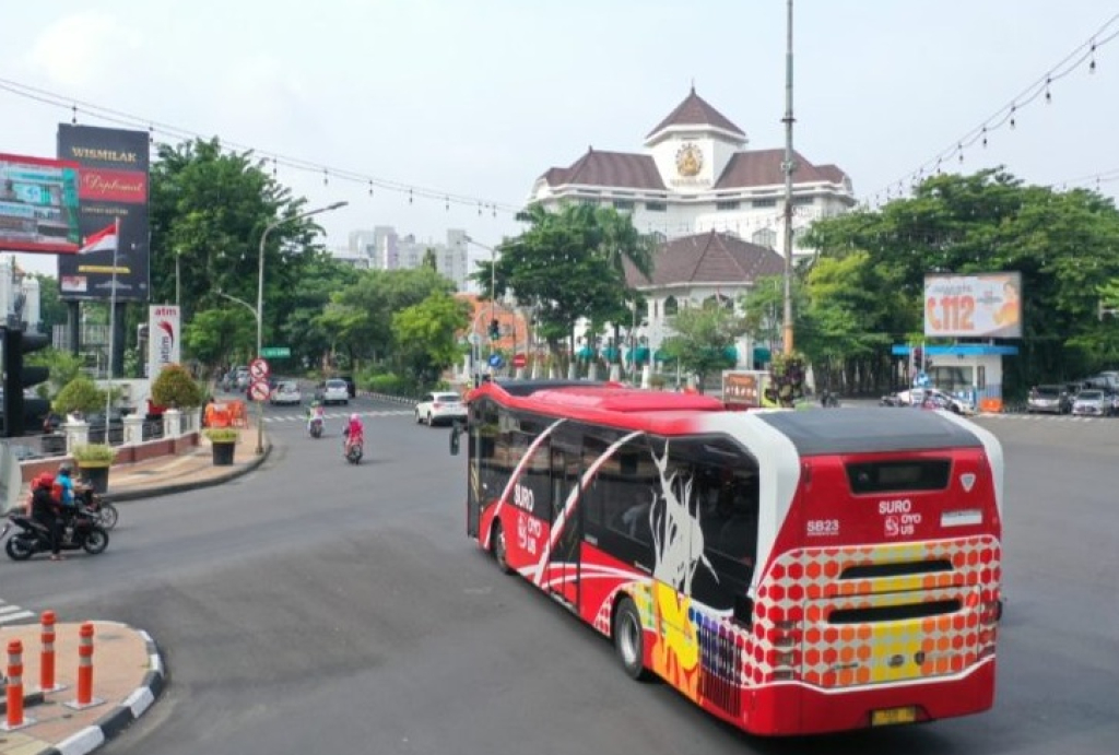 Ilustrasi. Lonjakan arus lalu lintas yang ramai lonjakan volume kendaraan jelang buka puasa di Surabaya. SP/ SBY