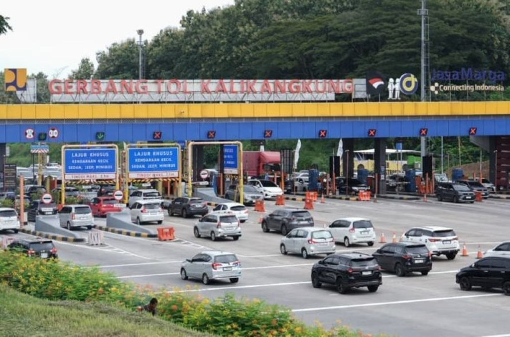 Arus balik Lebaran 2026 di GT Kalikangkung. SP/ SBY