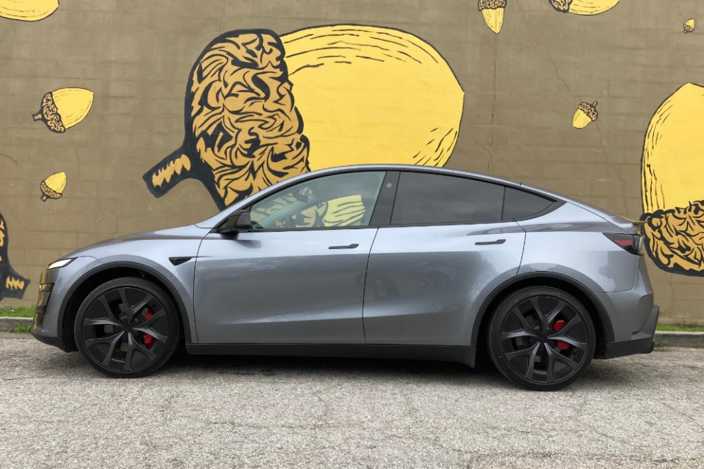 Tesla Model Y. SP/ JKT