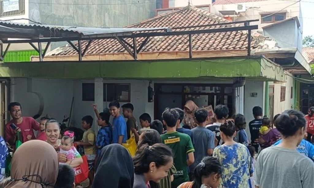 Warga Kota Probolinggo, saat menggelar tradisi unik dalam menyambut malam ke-27 Ramadhan, yakni  Bi-Bi-Bi. SP/ PRB