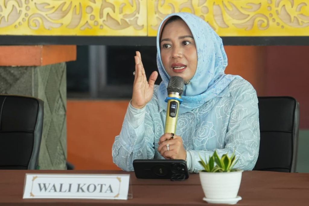 Wali Kota Mojokerto Ika Puspitasari saat sosialisasi Budaya RT Berseri di Pendopo Kelurahan Surodinawan.