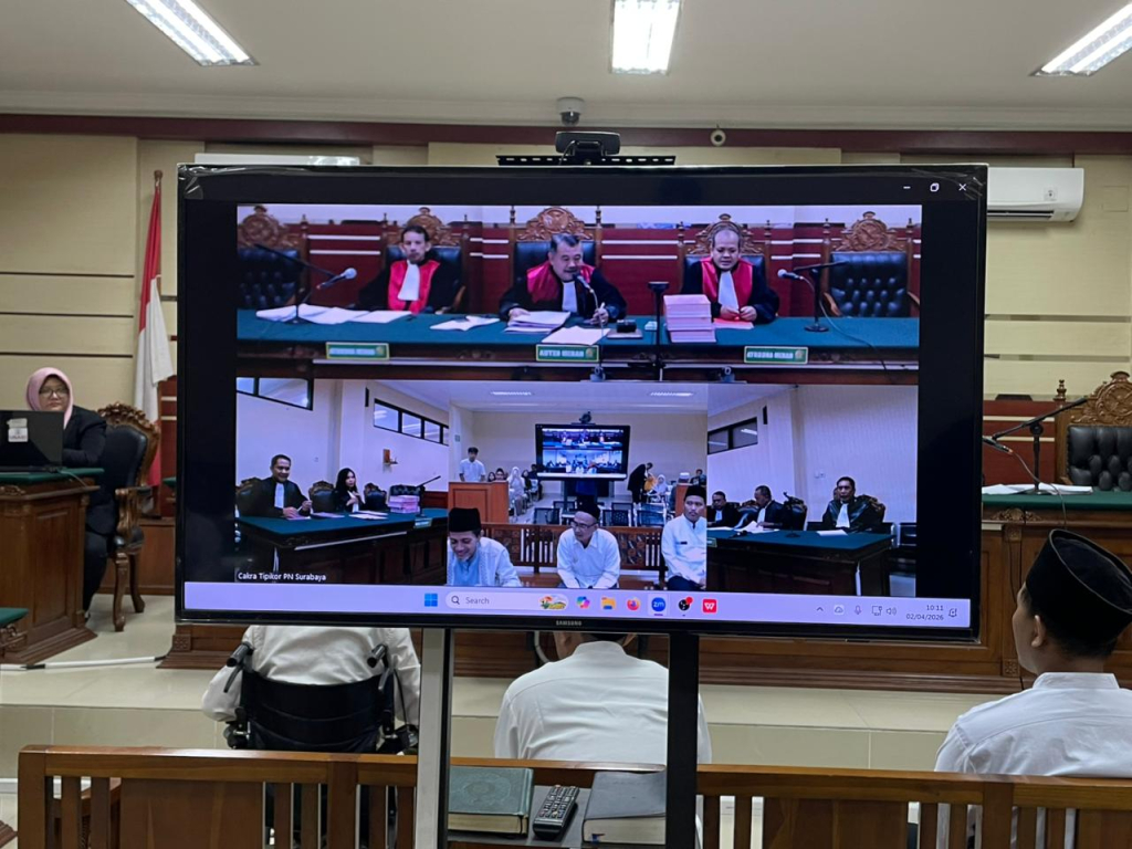 Sidang perkara dugaan korupsi dana hibah Pemerintah Provinsi Jawa Timur tahun anggaran 2019 untuk Pondok Pesantren Ushulul Hikmah Al Ibrohimi, Manyar, Gresik, pada Rabu (2/4/2026). SP/ MAIDID