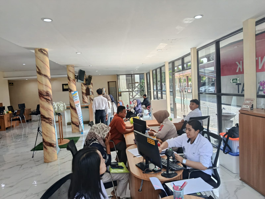 Mal Pelayanan Publik yang berlokasi di ruang pelayanan Mal Prabu Hayam Wuruk. SP/ Lestariono