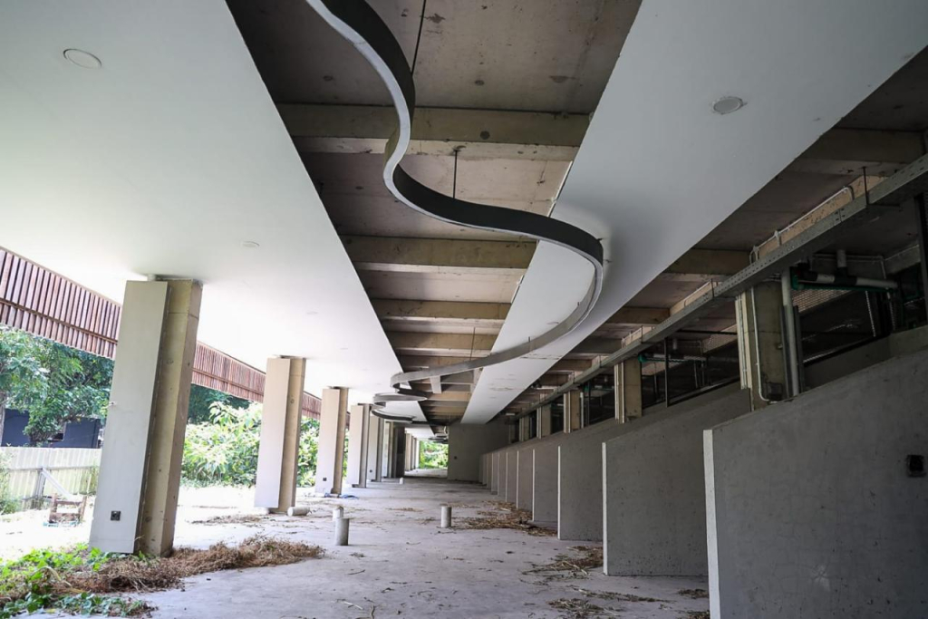 Kondisi proyek rehabilitasi Alun-Alun di Kota Kediri masih terkendala. SP/ Duchan Prakarsa