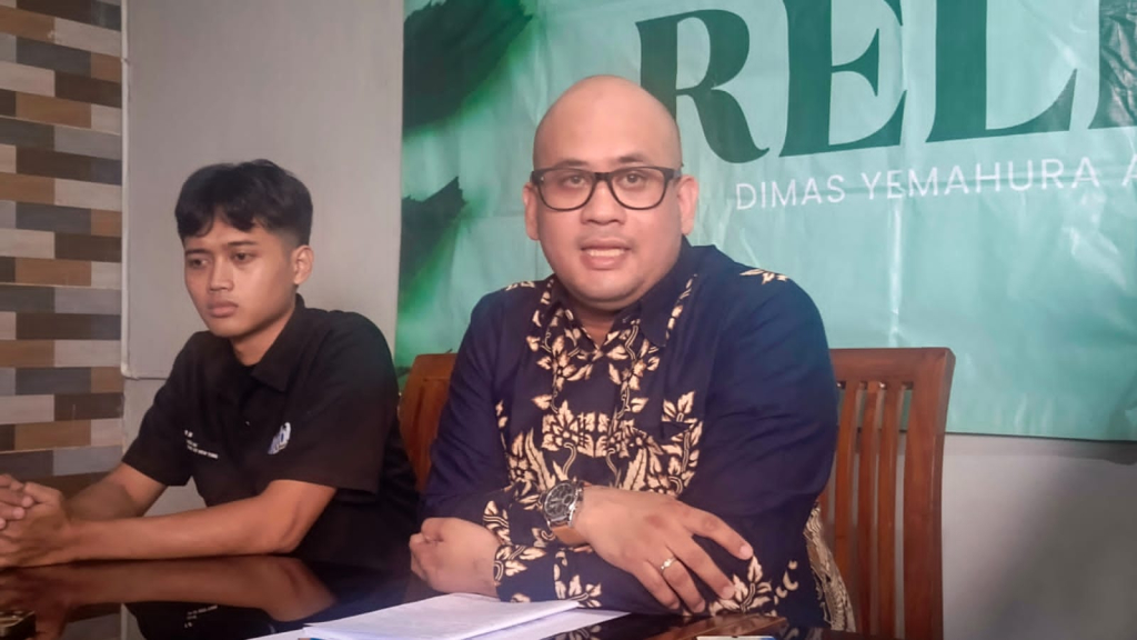 Kuasa hukum Rahmat, Dimas Yemahura Al-Farouq.
