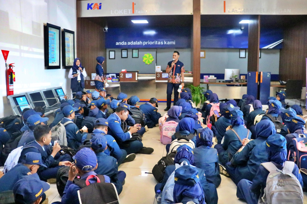 Giat program Eduspoor yang digelar PT Kereta Api Indonesia (Persero) Daerah Operasi 7 Madiun. SP/ Lestariono