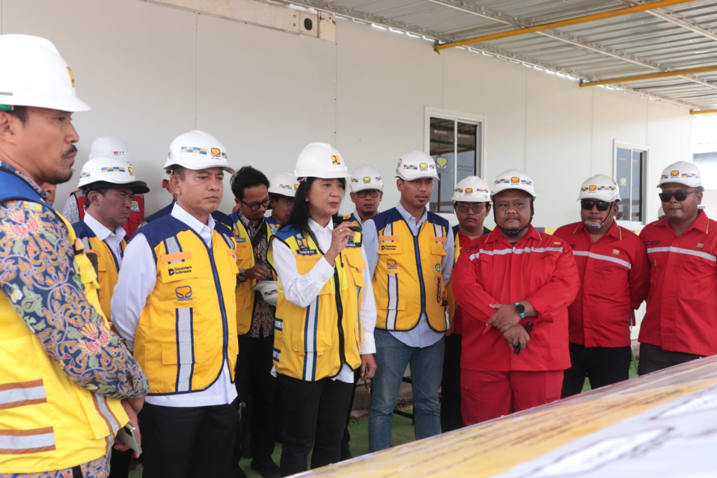 Wakil Menteri Pekerjaan Umum (PU) Diana Kusumastuti saat meninjau progres pembangunan Sekolah Rakyat (SR) Tahap II di Kelurahan Nglames, Kabupaten Madiun, Rabu (1/4/2026).