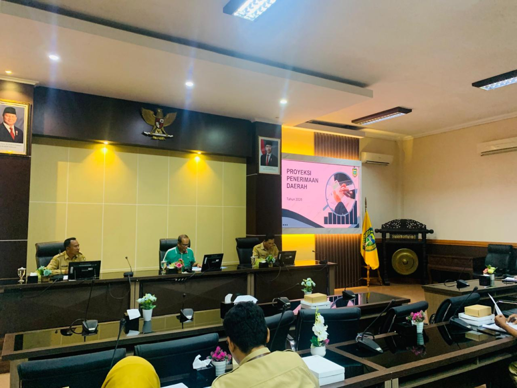Bapenda Kota Madiun menggelar rapat evaluasi dan sinkronisasi capaian Pendapatan Asli Daerah (PAD) triwulan I tahun 2026, Selasa (7/4/2026).