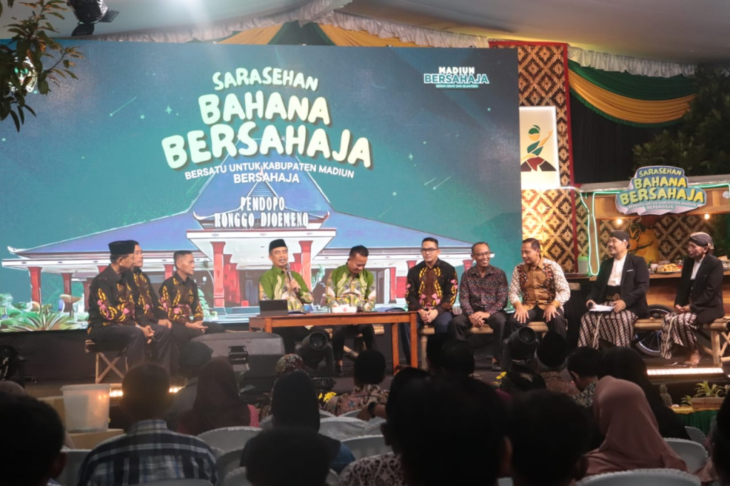 Bupati Madiun Hari Wuryanto (Baju hijau bersongkok) bersama jajaran Forkopimda saat Bahana Bersahaja di Desa Bancong Kecamatan Wonoasri.