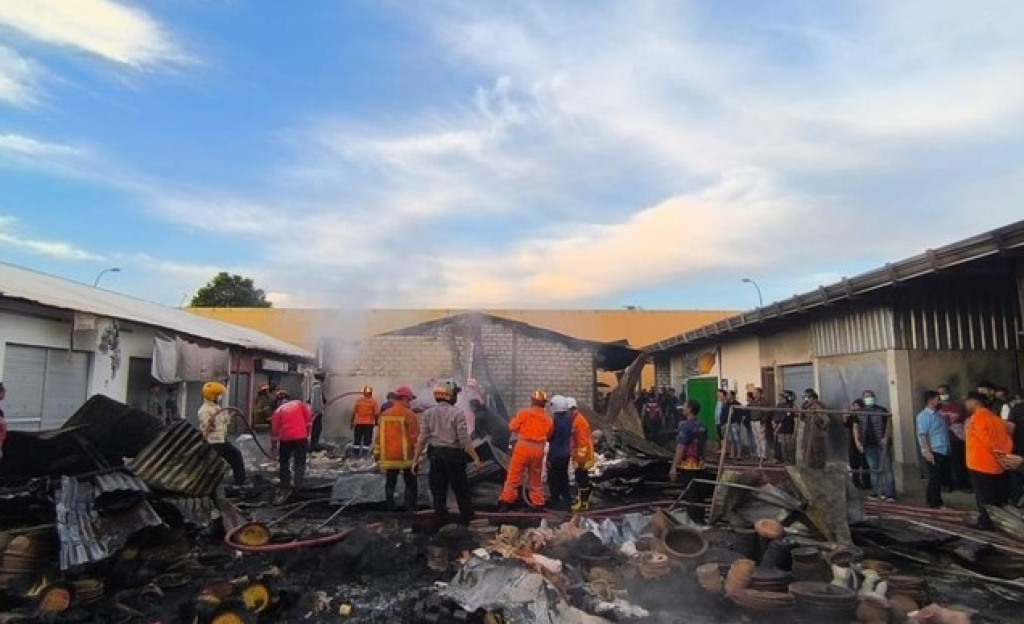 Kondisi kawasan Pasar Baru Tuban, Jawa Timur pasca mengalami kebakaran hebat.  SP/ TBN