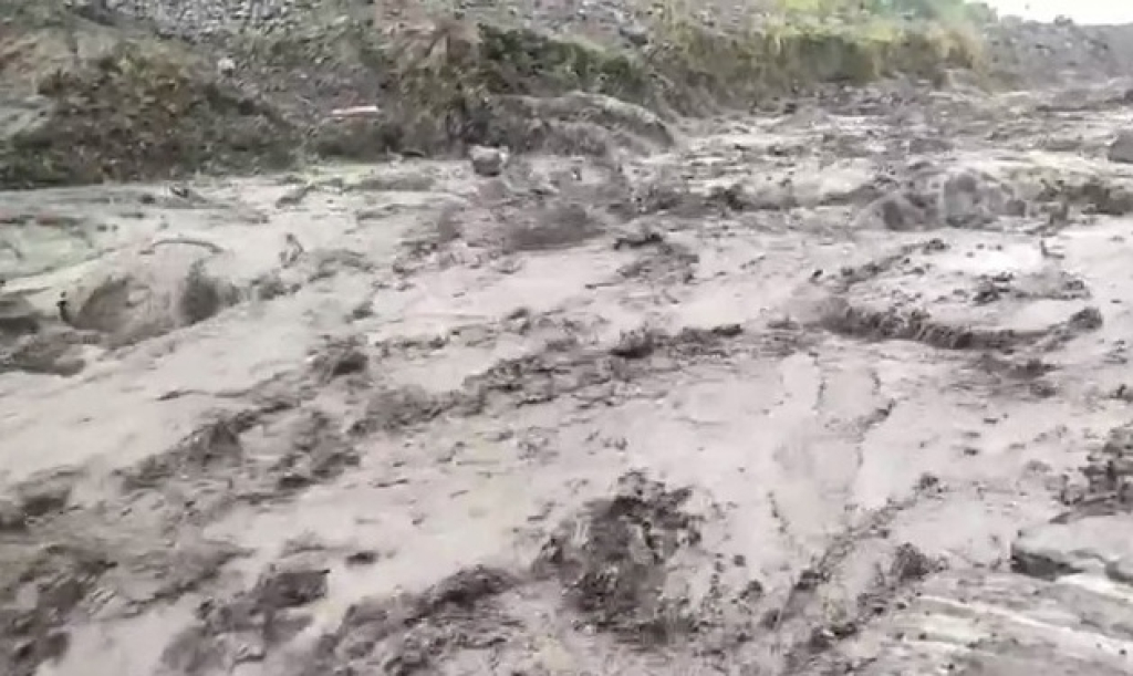 Peristiwa Banjir Lahar Semeru Mulai Terjang Sungai Besuk Kobokan dan Kali Lanang